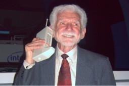 Công nghệ thông tin - Cha đẻ của điện thoại di động đưa ra dự đoán “sốc” về tương lai của thiết bị này