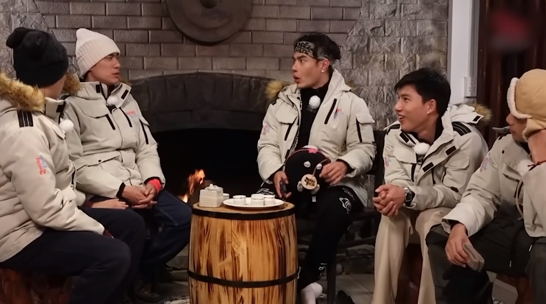 Dàn cast có những chia sẻ gây chú ý ở hậu trường về cảnh lột đồ của HIEUTHUHAI trong tập phát sóng số 30 của chương trình