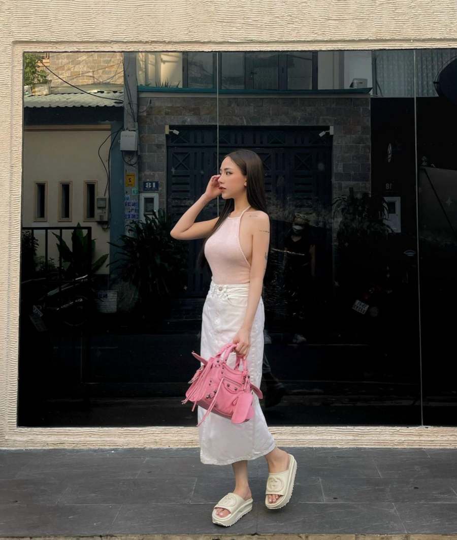 Gập bụng 100 cái mỗi ngày giúp mẹ hai con có vóc dáng săn chắc, cân đối.