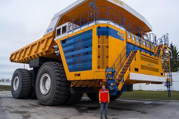 Xe tải hạng nặng lớn nhất thế giới, động cơ 11.000 mã lực đốt 1.300 lít/100km - 1