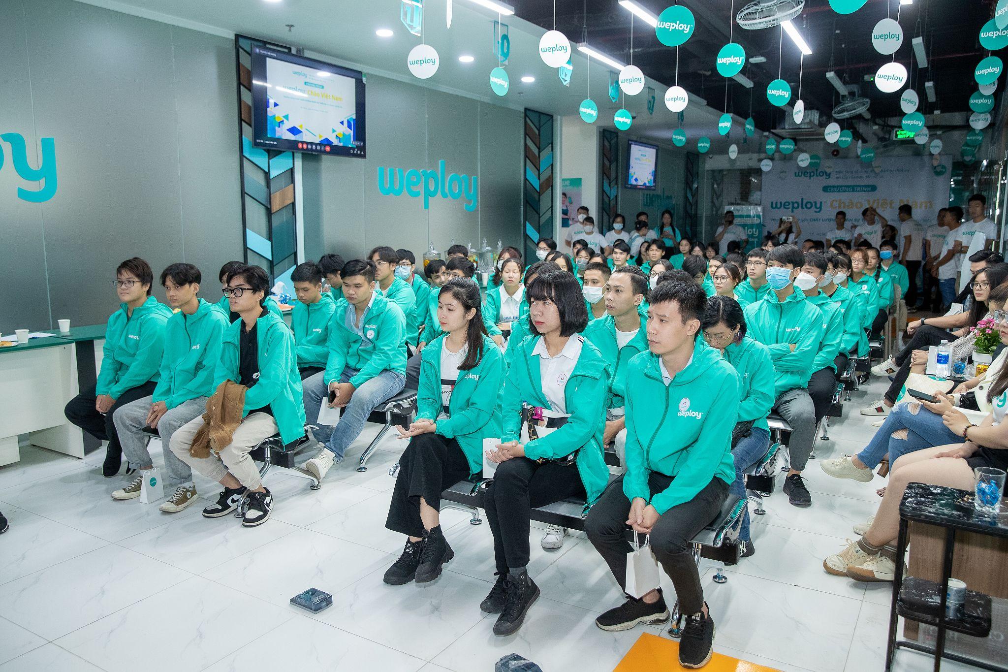 Nhóm nhân viên được chọn lọc và đào tạo trong đợt đầu thử nghiệm tại Việt Nam