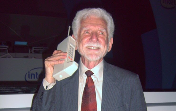Martin Cooper - cha đẻ của điện thoại di động.
