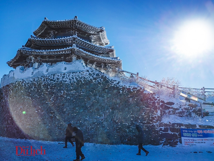 Khu resort Muju trên đỉnh Deokyusan dành cho những du khách yêu thích môn trượt tuyết.