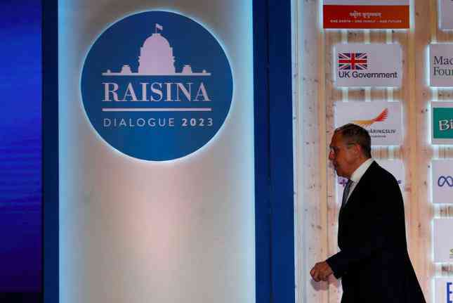 Ngoại trưởng Nga Sergei Lavrov đến dự Đối thoại Raisina ở New Delhi ngày 3/3. Ảnh: Reuters
