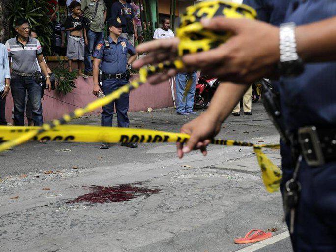 Hiện trường vụ các tay súng nã đạn vào tỉnh trưởng Negros Oriental (Philippines) và dân thường hôm 4-3. Ảnh: EPA