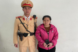 Pháp luật - “Nữ quái” giả vờ mượn điện thoại của trai trẻ rồi phóng lên xe máy bỏ chạy