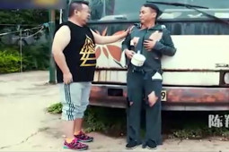 Clip hài hước - Bạn cũ lâu ngày gặp nhau được giúp đỡ theo kiểu khó tin