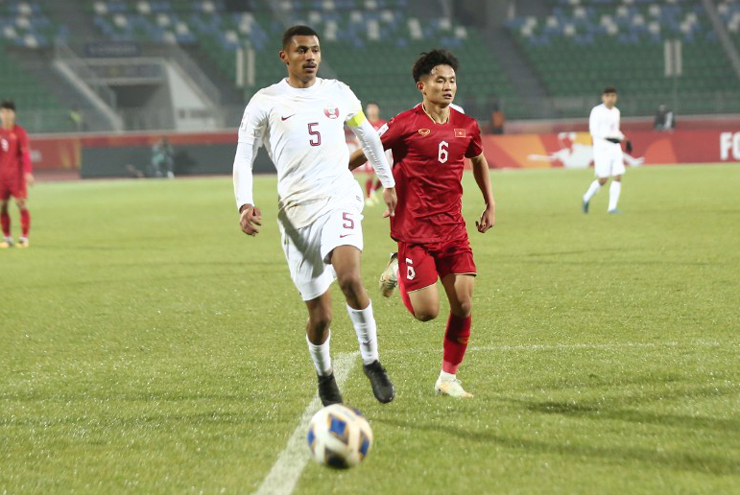 U20 Qatar lấn át U20 Việt Nam trong phần lớn thời gian của hiệp một