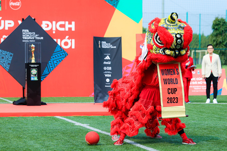 Màn biểu diễn tâng bóng nghệ thuật đặc sắc 