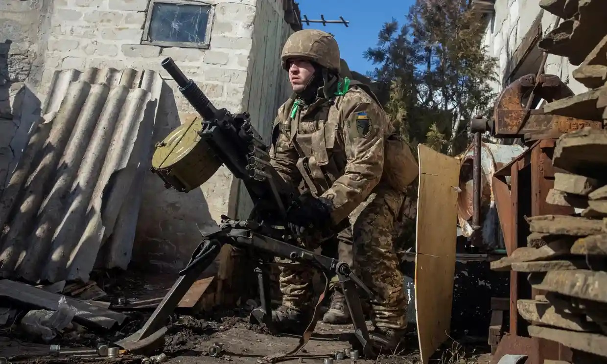 Binh sĩ Ukraine chiến đấu ở Bakhmut (ảnh: CNN)