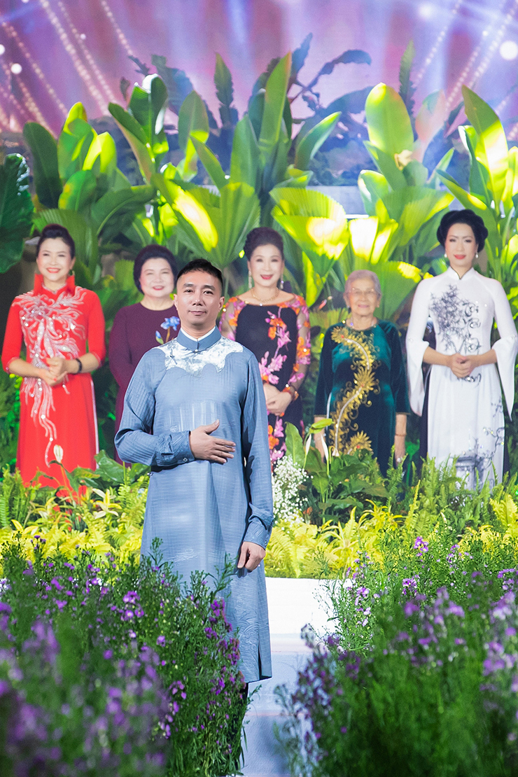 NTK Đỗ Trịnh Hoài Nam tham gia Lễ hội Áo dài Tp. Hồ Chí Minh trong hai vai trò Nhà thiết kế và đại sứ lễ hội.
