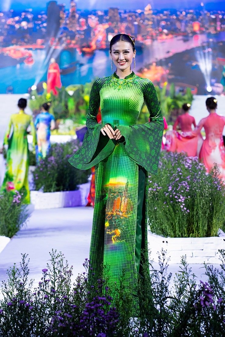 Mai Thu Huyền, Á hậu Miss Charm 2023 duyên dáng trong tà áo dài rực rỡ - 9