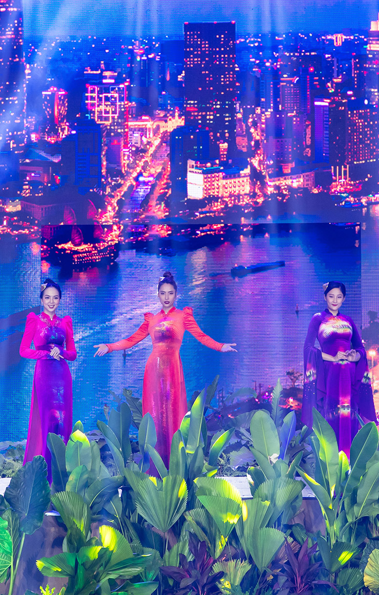 Mai Thu Huyền, Á hậu Miss Charm 2023 duyên dáng trong tà áo dài rực rỡ - 5