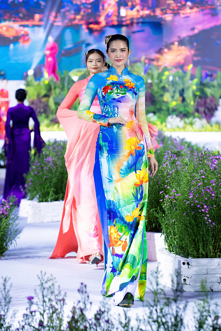 Mai Thu Huyền, Á hậu Miss Charm 2023 duyên dáng trong tà áo dài rực rỡ - 7