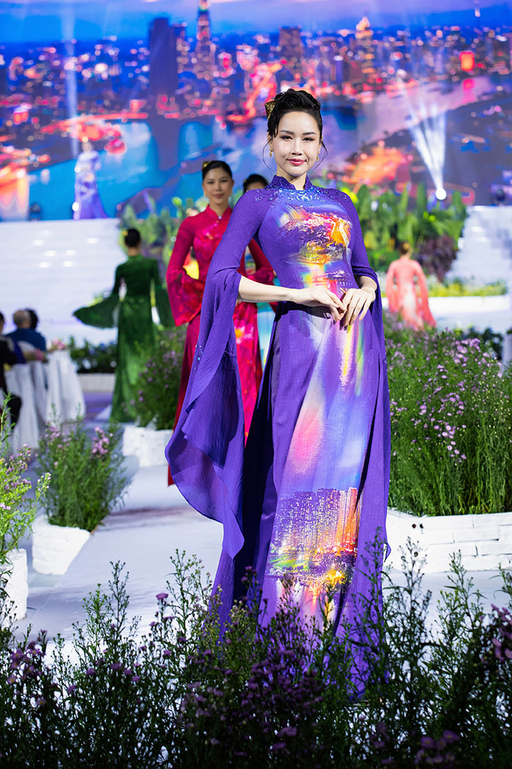 Mai Thu Huyền, Á hậu Miss Charm 2023 duyên dáng trong tà áo dài rực rỡ - 8