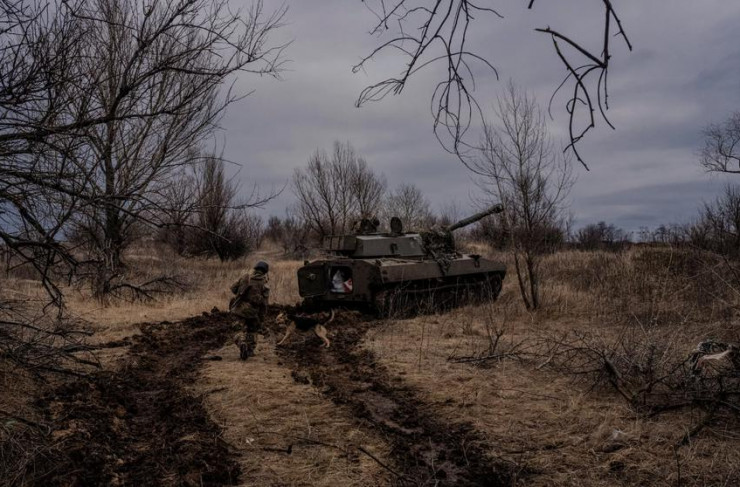 Lính Ukraine ở gần Bakhmut hôm 2-3. Ảnh: THE NEW YORK TIMES