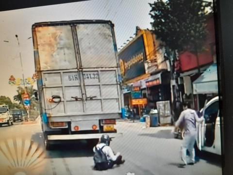 Hiện trường vụ tai nạn nam học sinh thoát chết trong gang tấc