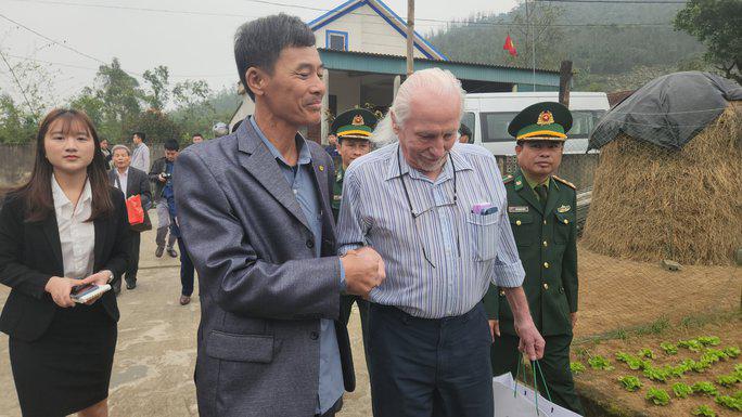 Ông Hà Huy Mỳ, cháu của liệt sĩ Cao Văn Tuất và cựu binh Mỹ Peter Mathews