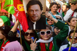 Thế giới - Cảnh sát ập vào nhà riêng cựu Thủ tướng Pakistan để bắt giữ và kết quả