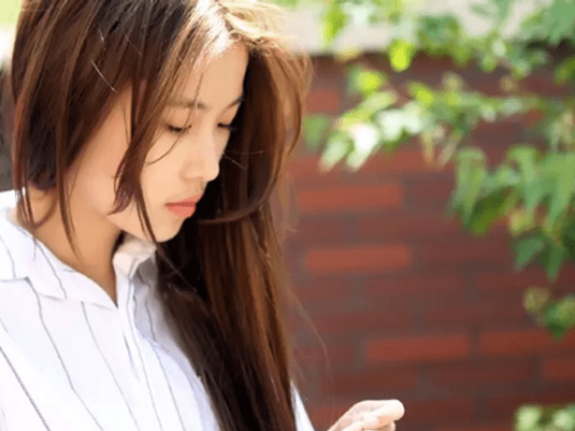 Bạn trẻ - Cuộc sống - Cô gái từng để bảo mẫu bón cơm dù đã 16 tuổi, mỗi ngày tiêu hơn 170 triệu hiện ra sao?