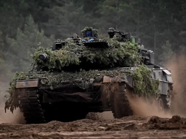 Xe tăng Leopard của Đức tham gia một đợt tập trận của NATO. (Ảnh: Getty)