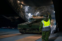 Đức ”săn” xe tăng Leopard 2 từ Thụy Sĩ, cam kết không gửi cho Ukraine