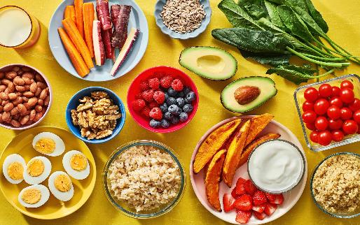 Ăn healthy diet với những thực phẩm lành mạnh, ít calo.