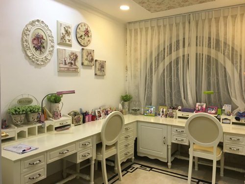Nhìn vào đồ nội thất trong phòng ngủ con Thúy Hạnh ai cũng phải mơ ước