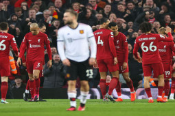 Bóng đá - Điểm nhấn vòng 26 NHA: Liverpool - Arsenal thăng hoa cảm xúc, MU dưới "đáy vực"