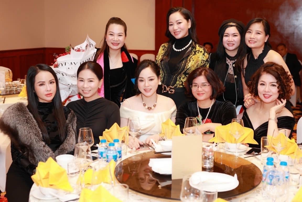 Ngọc trai đến từ thương hiệu Madame Tam Nguyen đồng hành cùng chị em trong các sự kiện.