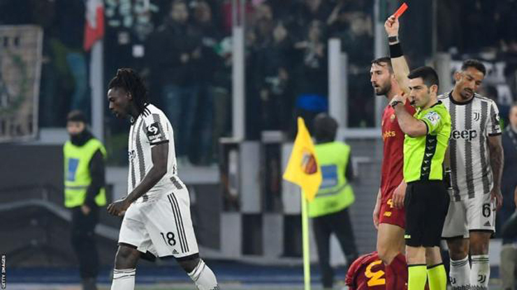 Moise Keane phải nhận thẻ đỏ từ trọng tài chính Fabio Maresca sau chỉ 40 giây kể từ khi vào sân từ ghế dự bị
