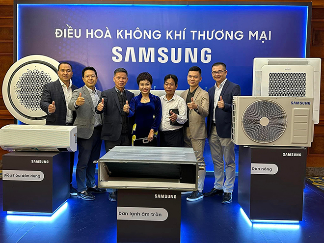 Bà Phạm Thị Khánh cùng các đối tác trong Hội thảo giới thiệu Điều hoà không khí thương mại SAMSUNG