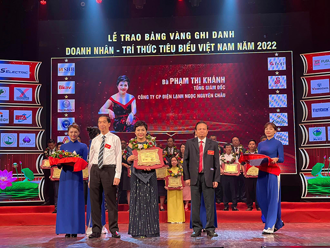 Bà Phạm Thị Khánh được vinh doanh là Doanh nhân Tri Thức tiêu biểu Việt Nam 2022 – Đây không chỉ là niềm tự hào trong cuộc đời sự nghiệp của mình mà còn là sự nỗ lực tiếp theo trong hành trình mới.