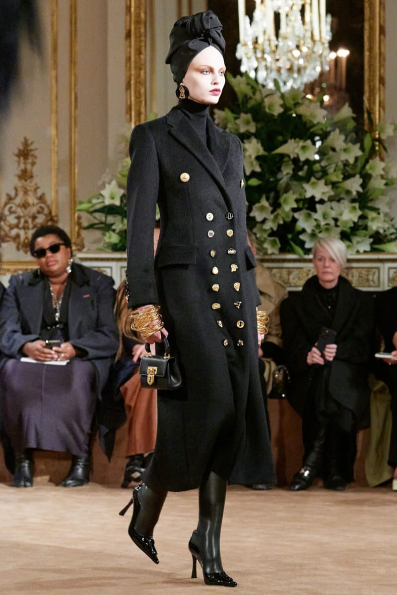 Schiaparelli FW23 đưa nét đặc trưng của nhà mốt trở lại sau BST đầu thú - 9
