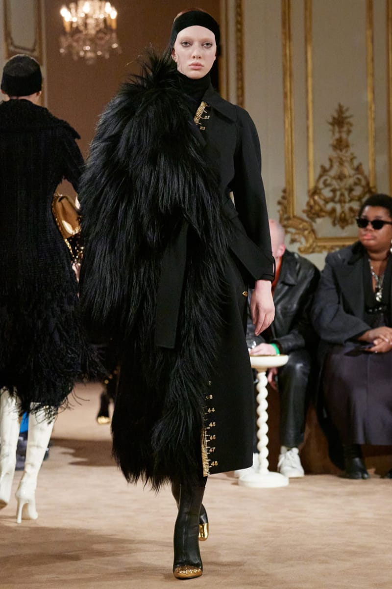 Schiaparelli FW23 đưa nét đặc trưng của nhà mốt trở lại sau BST đầu thú - 6