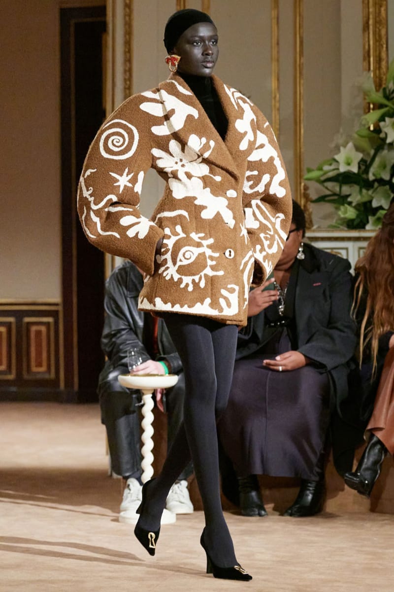 Schiaparelli FW23 đưa nét đặc trưng của nhà mốt trở lại sau BST đầu thú - 2