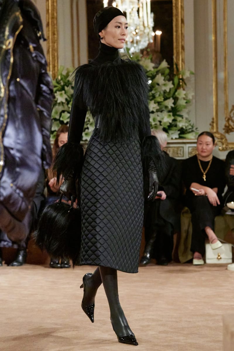Schiaparelli FW23 đưa nét đặc trưng của nhà mốt trở lại sau BST đầu thú - 16
