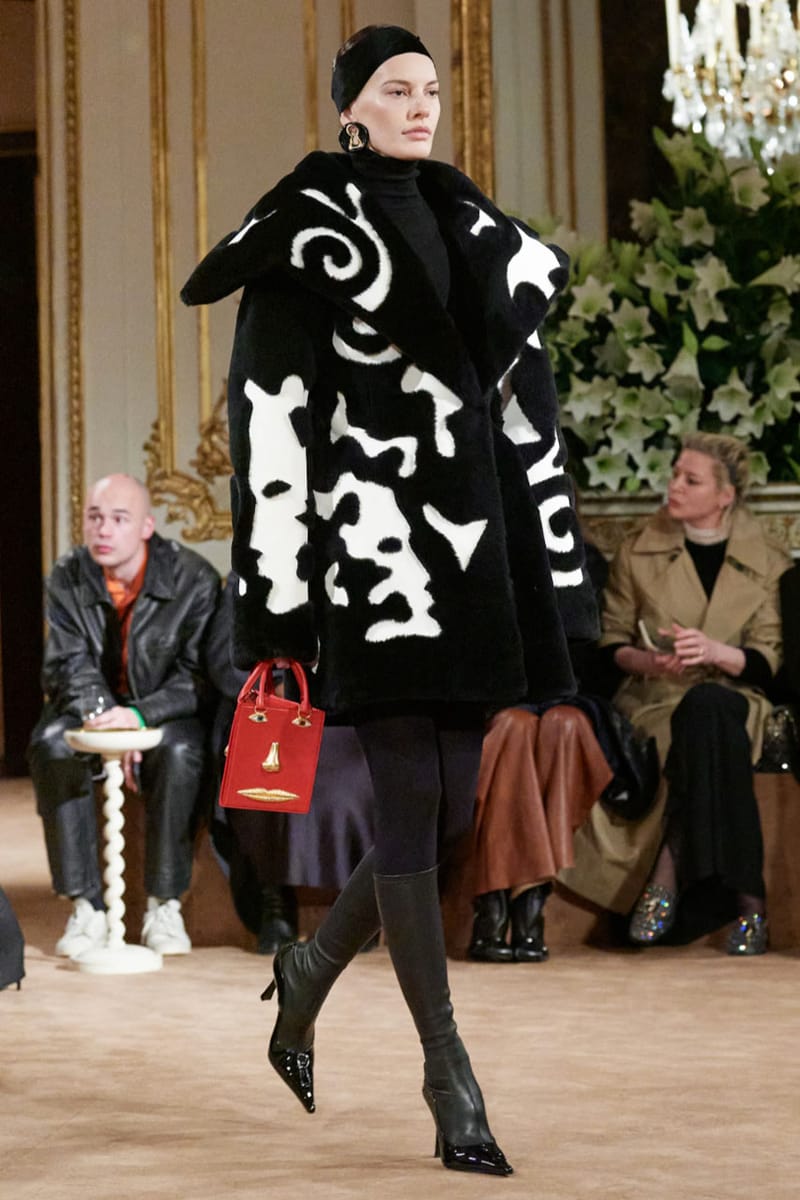 Schiaparelli FW23 đưa nét đặc trưng của nhà mốt trở lại sau BST đầu thú - 14