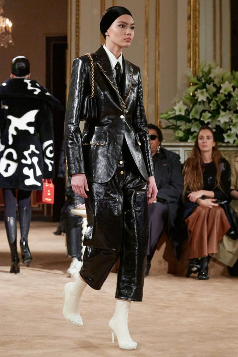 Schiaparelli FW23 đưa nét đặc trưng của nhà mốt trở lại sau BST đầu thú - 13