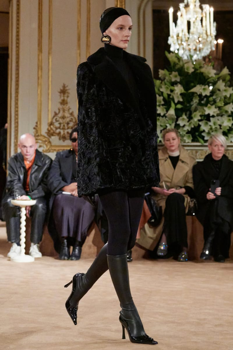 Schiaparelli FW23 đưa nét đặc trưng của nhà mốt trở lại sau BST đầu thú - 12