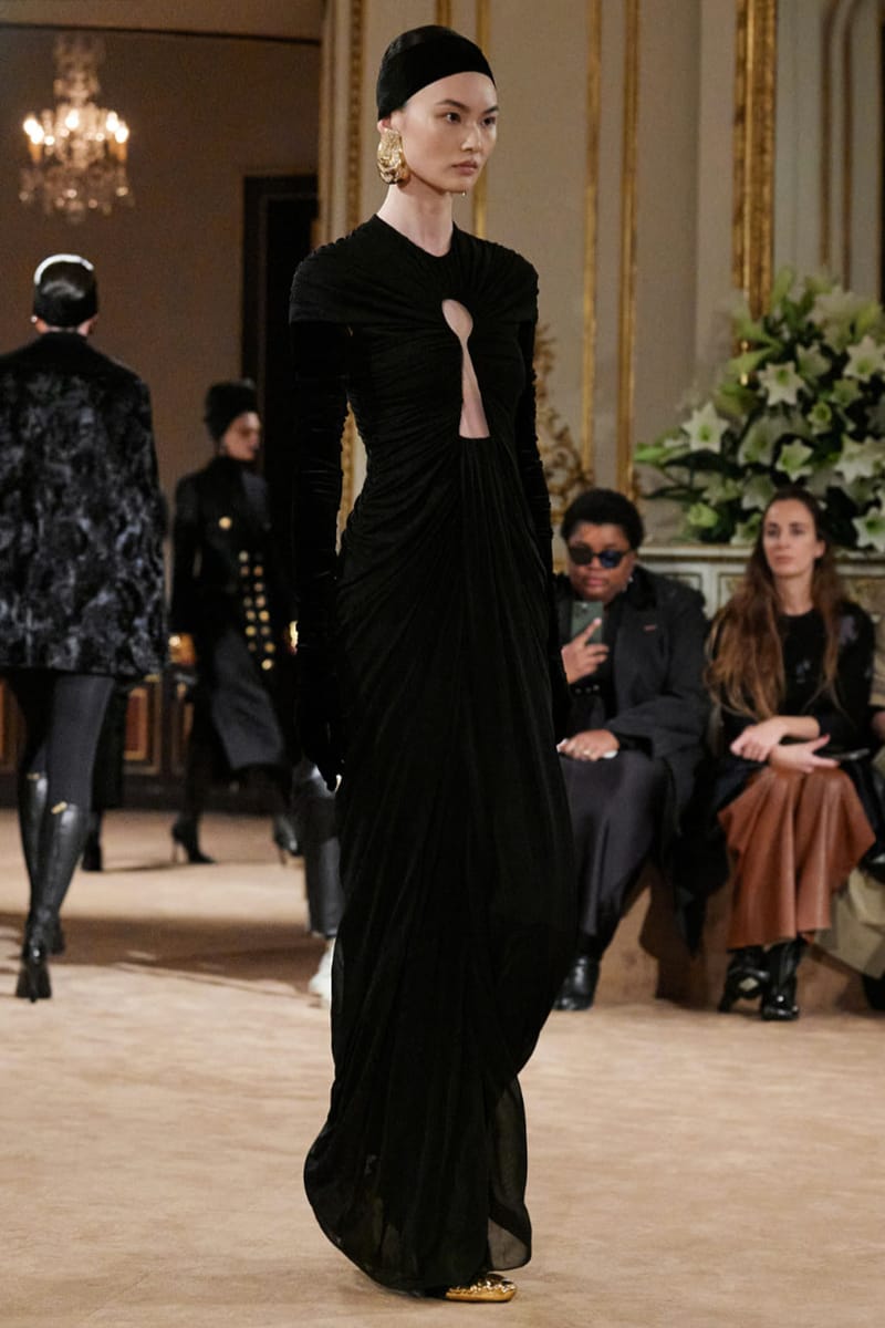 Schiaparelli FW23 đưa nét đặc trưng của nhà mốt trở lại sau BST đầu thú - 11
