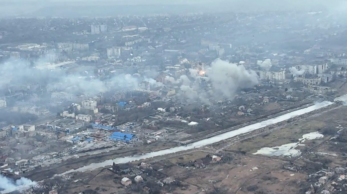 Các lực lượng Ukraine có thể vừa đánh vừa từng bước rút quân khỏi thành phố Bakhmut, tỉnh Donetsk.