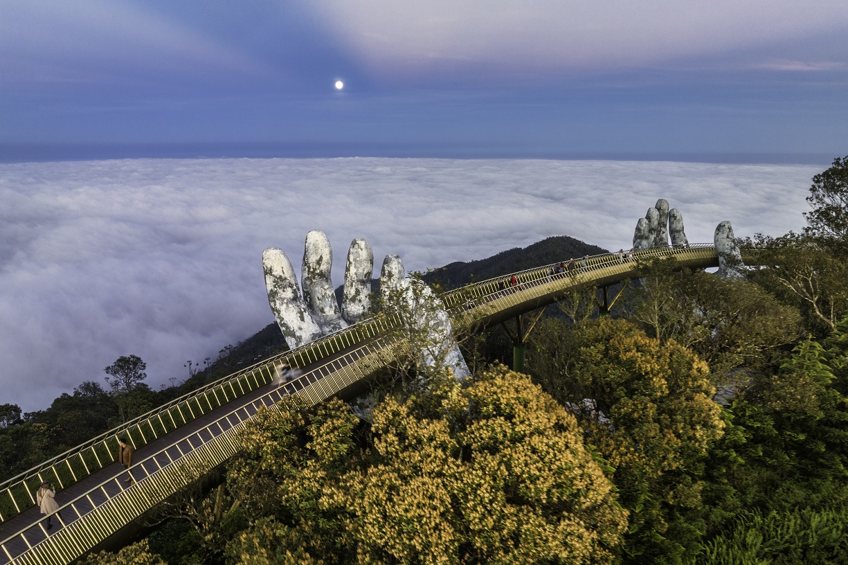 Cầu Vàng - biểu tượng của du lịch Việt Nam