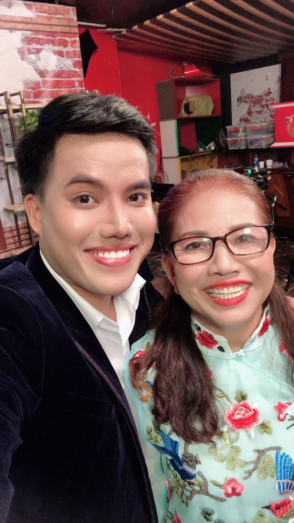 Duy Khương và mẹ 