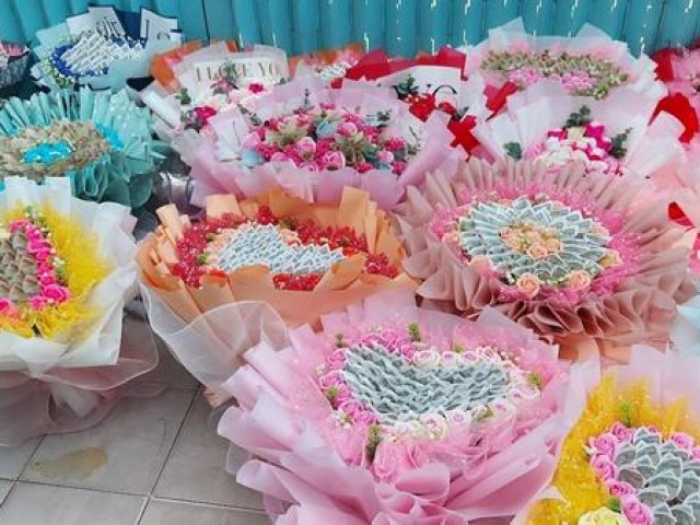 Thị trường - Tiêu dùng - Kiểm tra các cơ sở bán hoa cuốn từ tiền thật