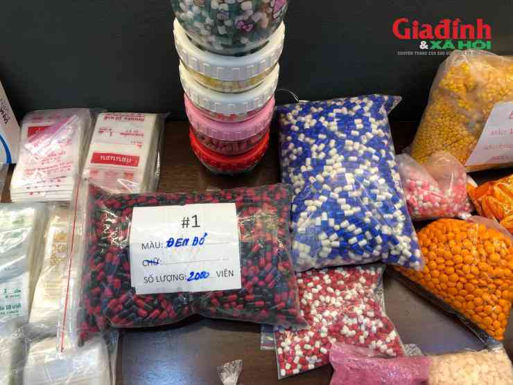 Bà Phương cũng khuyến cáo, hàng hóa vi phạm ngày càng được làm giả một cách rất tinh vi, khó phát hiện. Các sản phẩm vi phạm, giả trông không khác gì hàng thật. Do vậy, để tránh mua, sử dụng những sản phẩm vi phạm, người tiêu dùng nên đến các địa chỉ, cửa hàng uy tín, có nguồn gốc rõ ràng. Đặc biệt, phải thận trọng khi chọn mua hàng hóa qua các sàn, kênh thương mại điện tử.