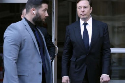 Kỹ sư Twitter nói tỷ phú Elon Musk luôn có hai vệ sĩ to con theo sát, kể cả khi vào toilet