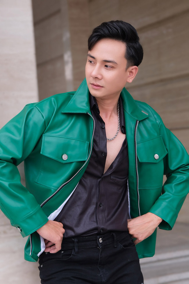 Nguyễn Đăng Khoa sinh ngày 16/9/1993 tại Vĩnh Thạnh, Cần Thơ. Anh tốt nghiệp trường Cao đẳng Kỹ thuật Cao Thắng (TPHCM). Sau khi ra trường, anh bắt đầu sự nghiệp trong ngành xây dựng nhưng dần bén duyên với nghề người mẫu từ năm 2015.