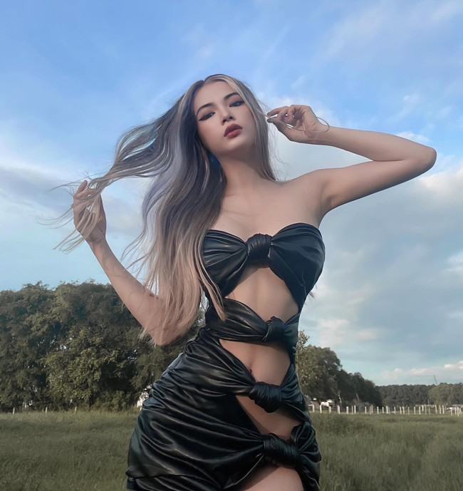 Bên cạnh việc học, Thanh Thơ còn là mẫu ảnh, stylist, nhà thiết kế... 
