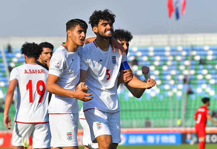 U20 Iran có được bàn dẫn trước nhờ trung vệ Hazbavi lên tham gia tấn công